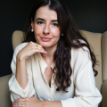 freepik__a-portrait-of-a-caucasian-woman-around-30-years-ol__56492
